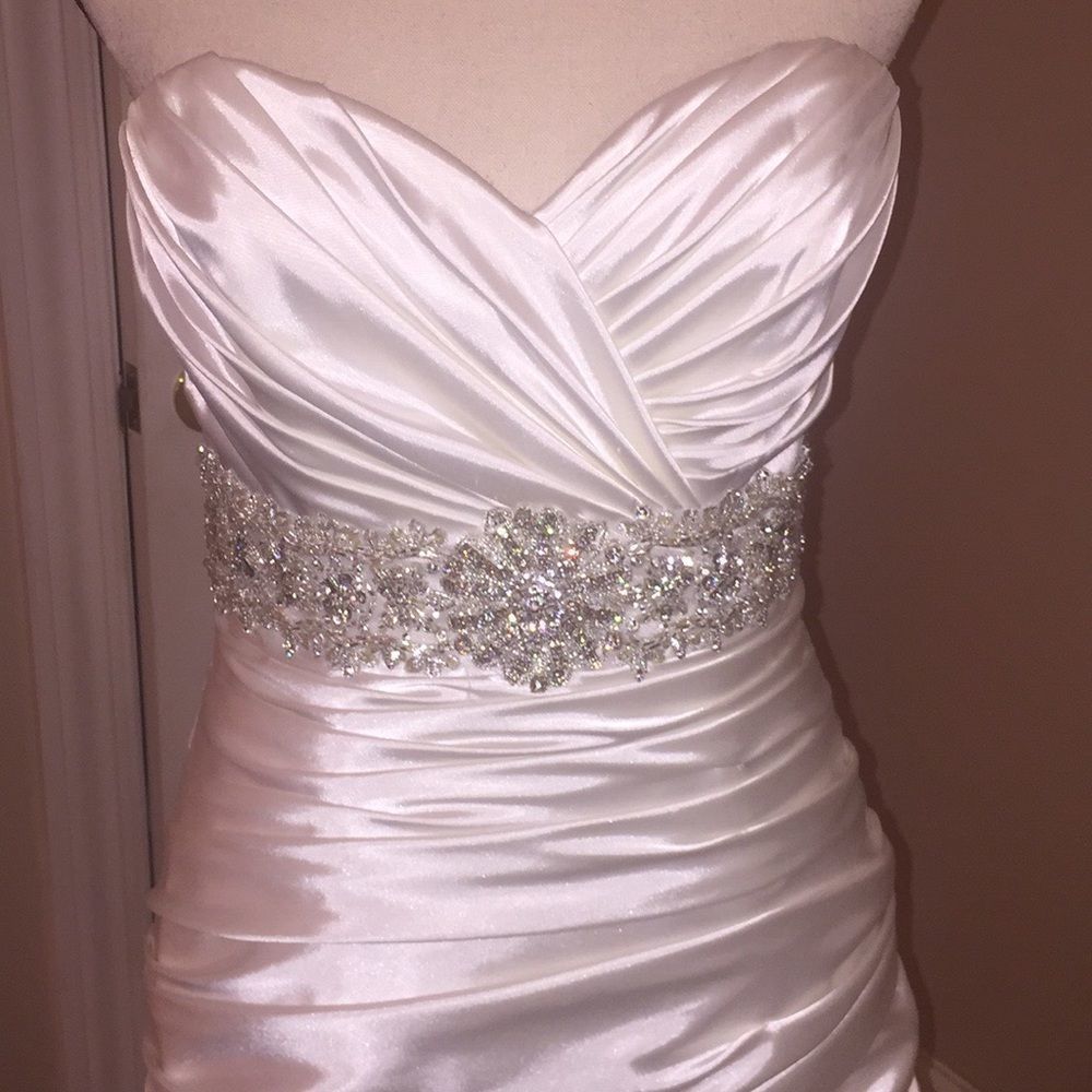 Maggie sottero Midgley couture size 12 sample wedding dress from Kleinfeld - Picture 2 of 8